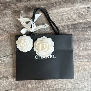 Black Chanel Sales Bag Ribbon w/ Paper Camellias